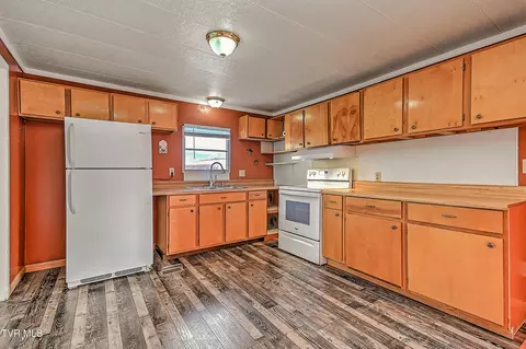 Kitchen - 839 Corn Valley Road Honaker Va 24260, Honaker, VA 24260 photo 1 of 3