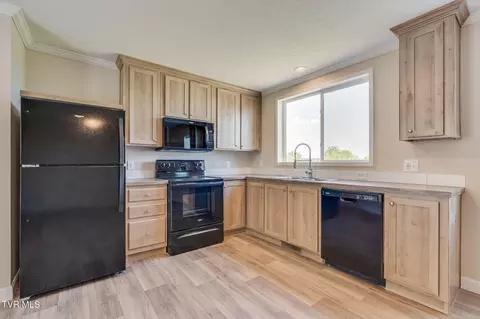 Kitchen - 2105 Flea Ridge Road Mohawk Tn 37810, Mohawk, TN 37810 photo 2 of 3