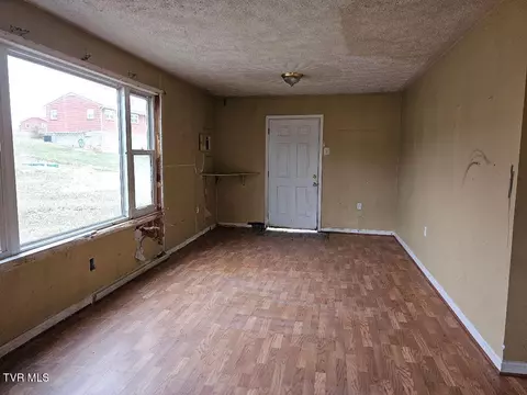 Living - 34520 Fleet Road Glade Spring Va 24340, Glade Spring, VA 24340 photo 2 of 4