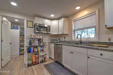 Kitchen - 127 Patrick Lane Gray Tn 37615, Gray, TN 37615 photo 8 of 8