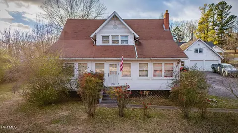 2704 Fort Henry Drive Kingsport Tn 37664, Kingsport, TN 37664