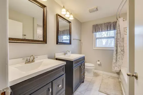 Bath - 3114 Summit Avenue Johnson City Tn 37604, Johnson City, TN 37604 photo 3 of 4