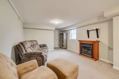 Living - 3114 Summit Avenue Johnson City Tn 37604, Johnson City, TN 37604 photo 3 of 3