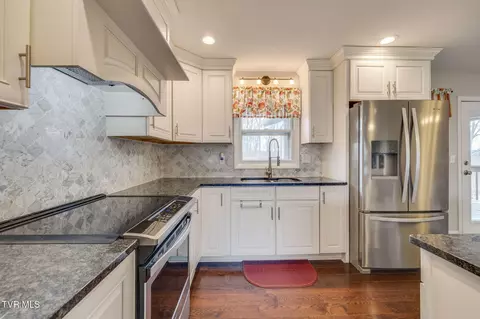 Kitchen - 3114 Summit Avenue Johnson City Tn 37604, Johnson City, TN 37604 photo 3 of 3