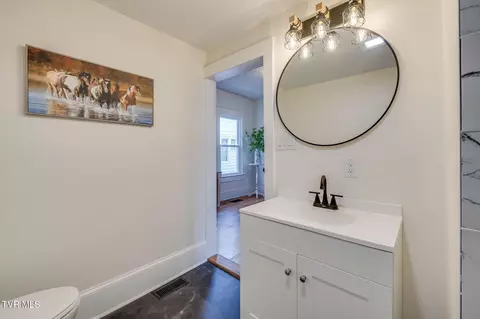 Bath - 610 E Myrtle Avenue Johnson City Tn 37601, Johnson City, TN 37601 photo 2 of 3