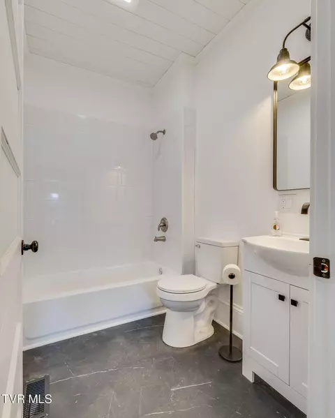 Bath - 610 E Myrtle Avenue Johnson City Tn 37601, Johnson City, TN 37601 photo 3 of 3