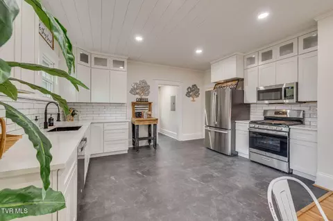 Kitchen - 610 E Myrtle Avenue Johnson City Tn 37601, Johnson City, TN 37601 photo 2 of 3