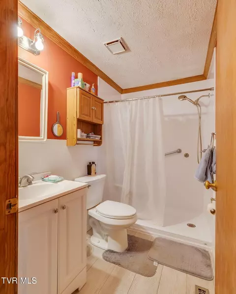 Bath - 102 Walnut Road Bristol Tn 37620, Bristol, TN 37620 photo 1 of 1