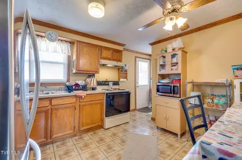 Kitchen - 102 Walnut Road Bristol Tn 37620, Bristol, TN 37620 photo 1 of 2
