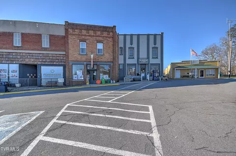 208 Town Square Street Glade Spring Va 24340, Glade Spring, VA 24340
