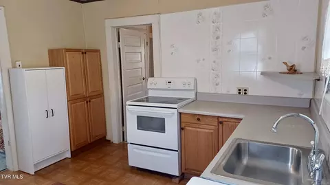 Kitchen - 209 Madison Street Bristol Va 24201, Bristol, VA 24201 photo 3 of 3