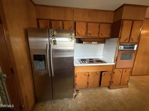 Kitchen - 617 E Barton Ridge Road Greeneville Tn 37745, Greeneville, TN 37745 photo 2 of 2