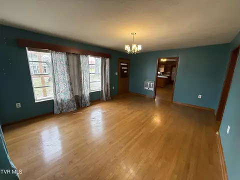 Living - 617 E Barton Ridge Road Greeneville Tn 37745, Greeneville, TN 37745 photo 2 of 2