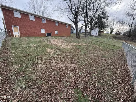 Exterior - 617 E Barton Ridge Road Greeneville Tn 37745, Greeneville, TN 37745 photo 3 of 6