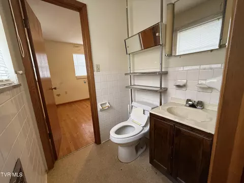 Bath - 617 E Barton Ridge Road Greeneville Tn 37745, Greeneville, TN 37745 photo 1 of 2