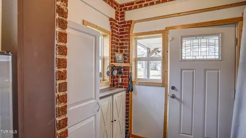 Entry Way - 524 Carolina Avenue Erwin Tn 37650, Erwin, TN 37650 photo 1 of 3