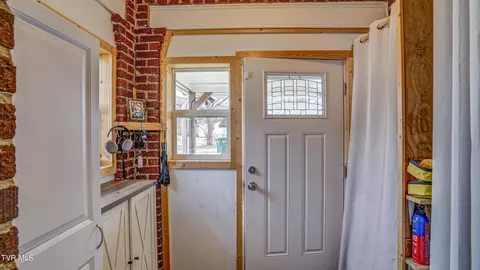Entry Way - 524 Carolina Avenue Erwin Tn 37650, Erwin, TN 37650 photo 2 of 3