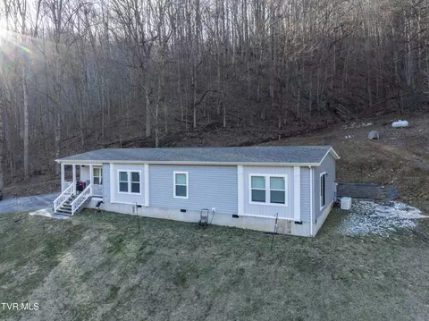 Exterior - 406 Mathis Road Flag Pond Tn 37657, Flag Pond, TN 37657 photo 2 of 20