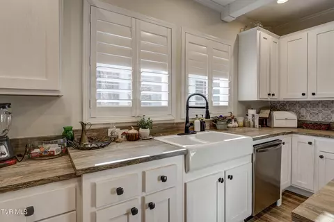 Kitchen - 406 Mathis Road Flag Pond Tn 37657, Flag Pond, TN 37657 photo 3 of 8