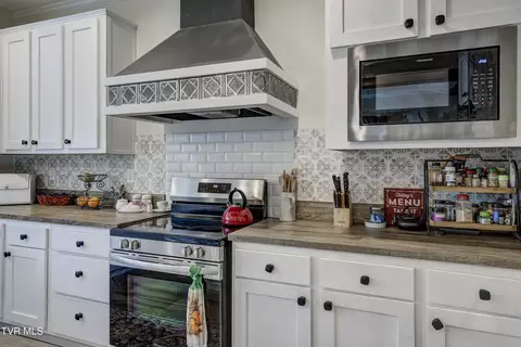 Kitchen - 406 Mathis Road Flag Pond Tn 37657, Flag Pond, TN 37657 photo 5 of 8