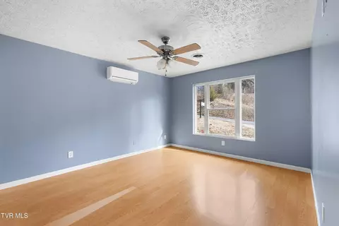 Living - 1423 Guinn Road Talbott Tn 37877, Talbott, TN 37877 photo 3 of 3