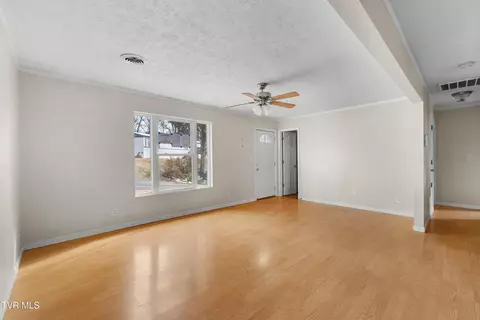 Living - 1423 Guinn Road Talbott Tn 37877, Talbott, TN 37877 photo 2 of 3