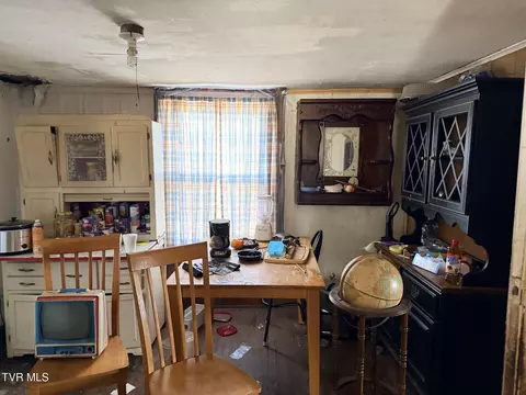 Dining - 8187 Duncan Gap Road Wise Va 24293, Wise, VA 24293 photo 2 of 2