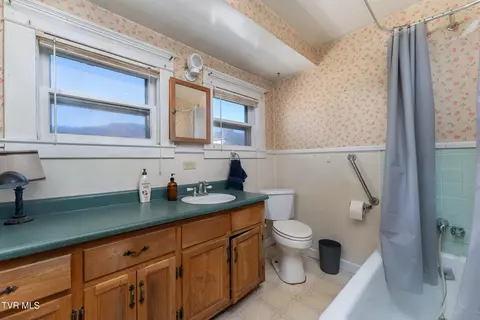 Bath - 317 Gay Street Erwin Tn 37650, Erwin, TN 37650 photo 1 of 2