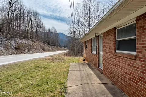1253 Highway 321 Hampton Tn 37658, Hampton, TN 37658 photo 12