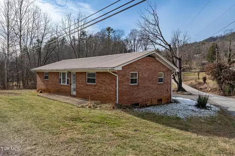 1253 Highway 321 Hampton Tn 37658, Hampton, TN 37658 photo 5