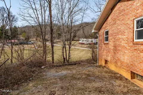 1253 Highway 321 Hampton Tn 37658, Hampton, TN 37658 photo 8