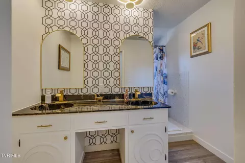 Bath - 204 Luttrell Street Erwin Tn 37650, Erwin, TN 37650 photo 2 of 4