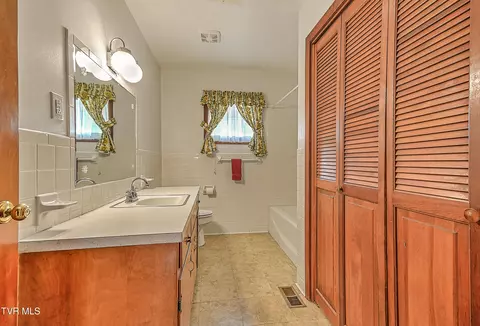 Bath - 741 Gray Sta-sul Springs Road Gray Tn 37615, Gray, TN 37615 photo 1 of 1