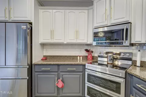 Kitchen - 194 Sunset Meadows Court Gray Tn 37615, Gray, TN 37615 photo 5 of 6