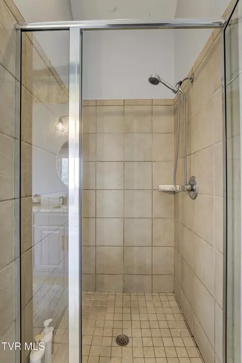 Bath - 194 Sunset Meadows Court Gray Tn 37615, Gray, TN 37615 photo 2 of 6