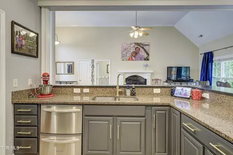 Kitchen - 194 Sunset Meadows Court Gray Tn 37615, Gray, TN 37615 photo 4 of 6