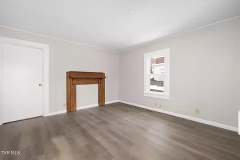 Living - 457 E Bernard Avenue Greeneville Tn 37745, Greeneville, TN 37745 photo 1 of 3