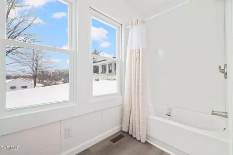 Bath - 457 E Bernard Avenue Greeneville Tn 37745, Greeneville, TN 37745 photo 2 of 2