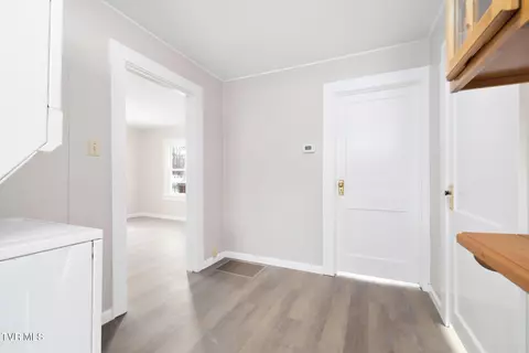 Entry Way - 457 E Bernard Avenue Greeneville Tn 37745, Greeneville, TN 37745 photo 3 of 4