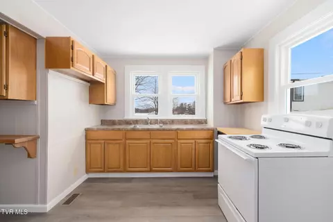 Kitchen - 457 E Bernard Avenue Greeneville Tn 37745, Greeneville, TN 37745 photo 2 of 3