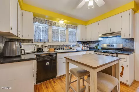 Kitchen - 222 2nd Street Erwin Tn 37650, Erwin, TN 37650 photo 2 of 3
