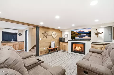 Living - 419 N Mohawk Drive Erwin Tn 37650, Erwin, TN 37650 photo 3 of 3