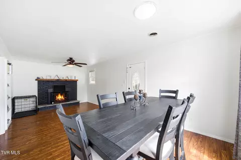 Dining - 419 N Mohawk Drive Erwin Tn 37650, Erwin, TN 37650 photo 5 of 6