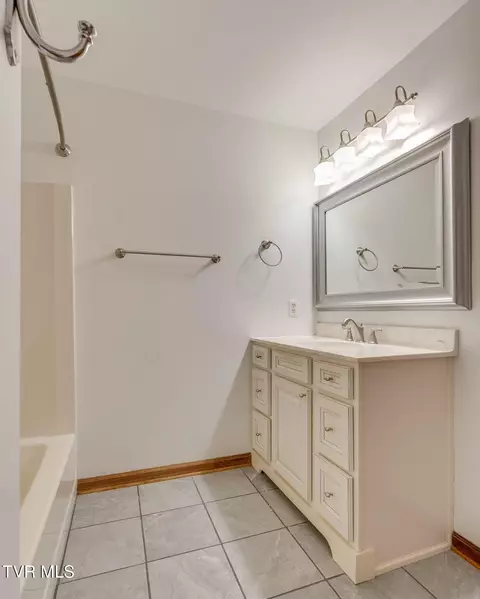 Bath - 1175 Pebble Drive 1175 Bristol Va 24201, Bristol, VA 24201 photo 2 of 2
