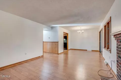Living - 1175 Pebble Drive 1175 Bristol Va 24201, Bristol, VA 24201 photo 2 of 4