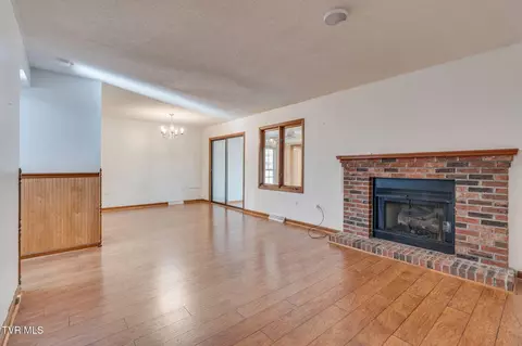 Living - 1175 Pebble Drive 1175 Bristol Va 24201, Bristol, VA 24201 photo 3 of 4