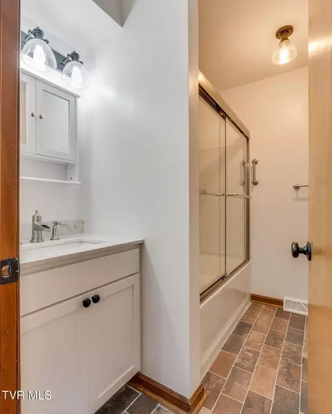 Bath - 1175 Pebble Drive 1175 Bristol Va 24201, Bristol, VA 24201 photo 1 of 2