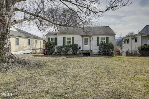 511 Highland Avenue Johnson City Tn 37604, Johnson City, TN 37604
