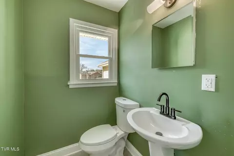 Bath - 1140 Foxcroft Road Bristol Va 24201, Bristol, VA 24201 photo 2 of 3