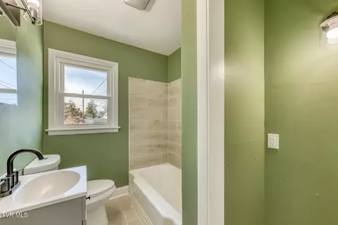 Bath - 1140 Foxcroft Road Bristol Va 24201, Bristol, VA 24201 photo 3 of 3